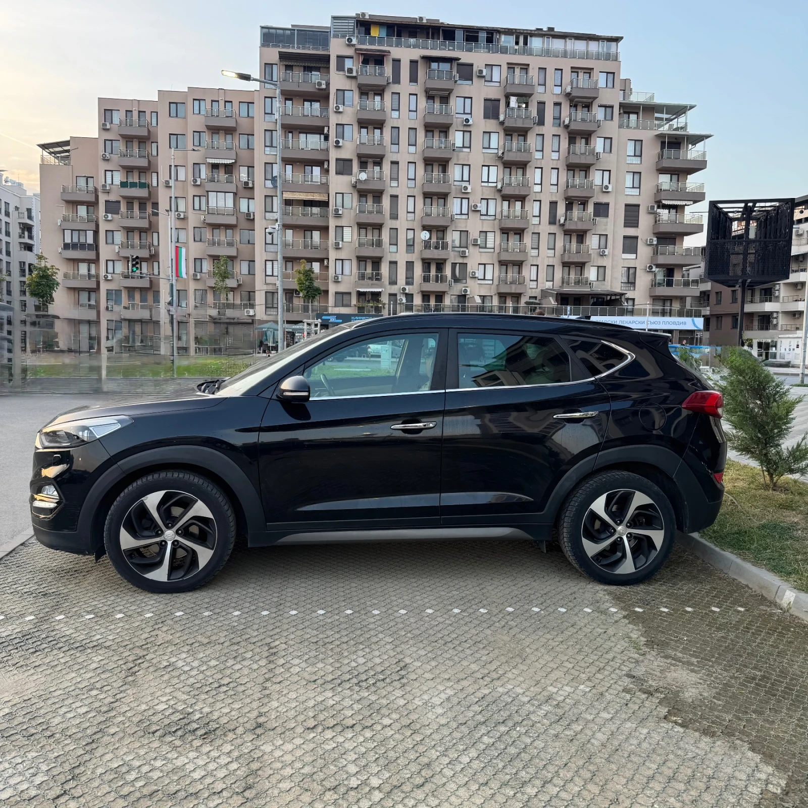 Hyundai Tucson 2.0 CRDI, снимка 7 - Автомобили и джипове - 56434977