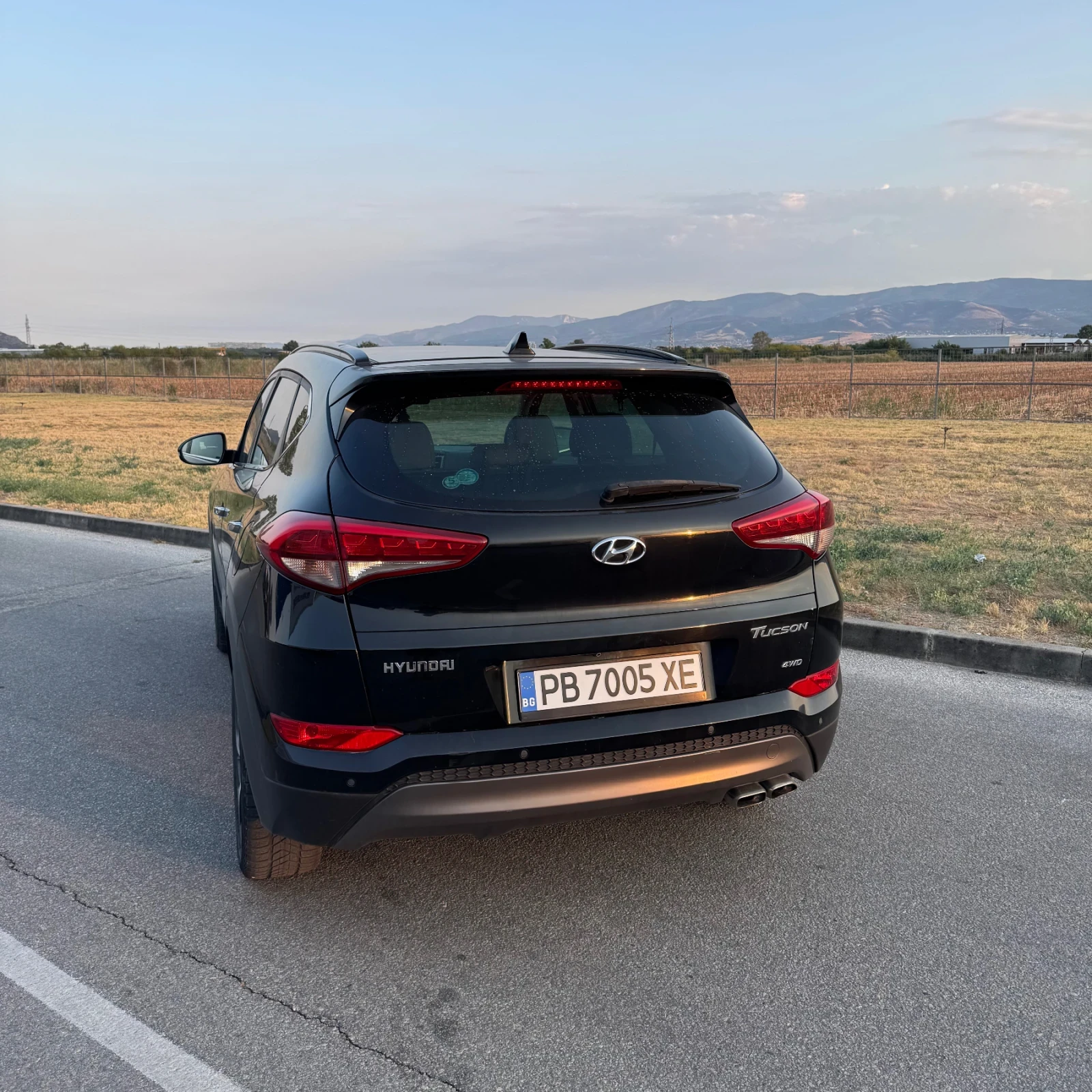 Hyundai Tucson 2.0 CRDI, снимка 15 - Автомобили и джипове - 56434977