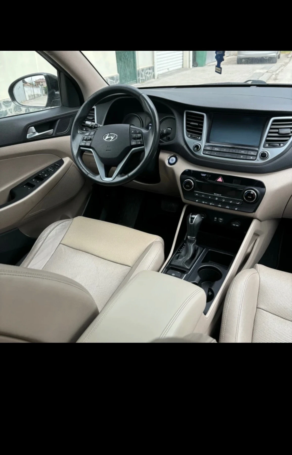 Hyundai Tucson 2.0 CRDI, снимка 2 - Автомобили и джипове - 56434977
