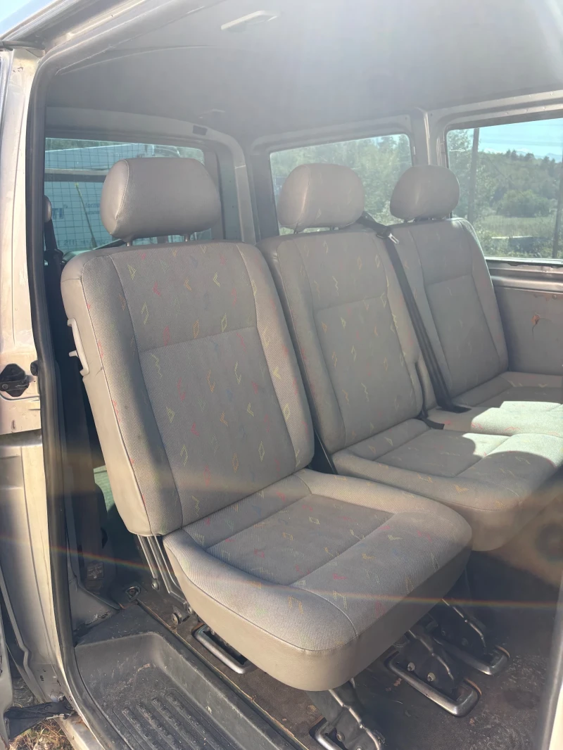 VW Caravelle 2.5 tdi, снимка 8 - Бусове и автобуси - 52104183