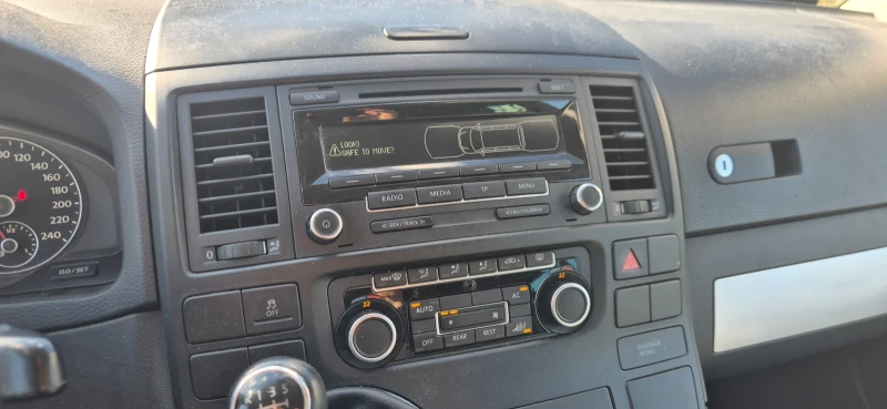 VW Multivan 2.0 Tdi 140 Hp, снимка 13 - Бусове и автобуси - 53111227