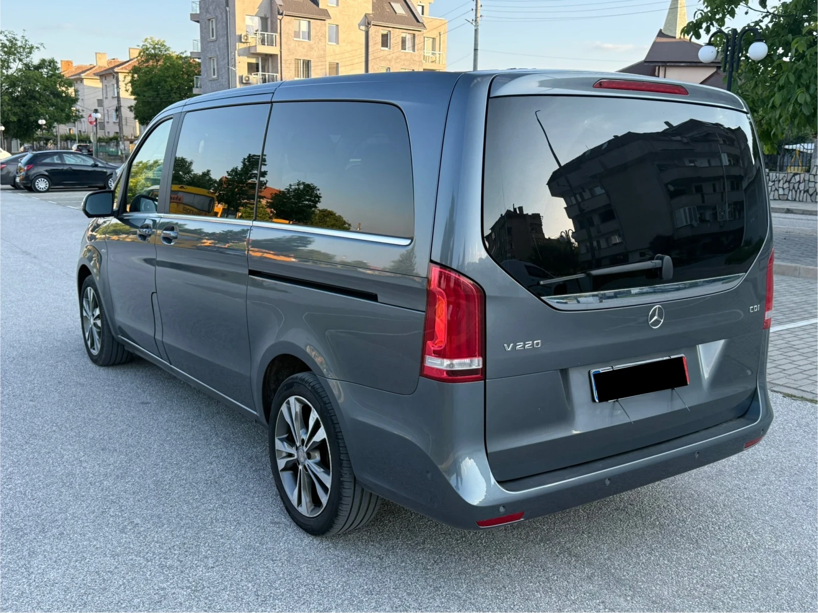 Mercedes-Benz V 220 7+ 1/Ел.врати/Кожа/Навигация/ДЪЛГА БАЗА - изображение 5