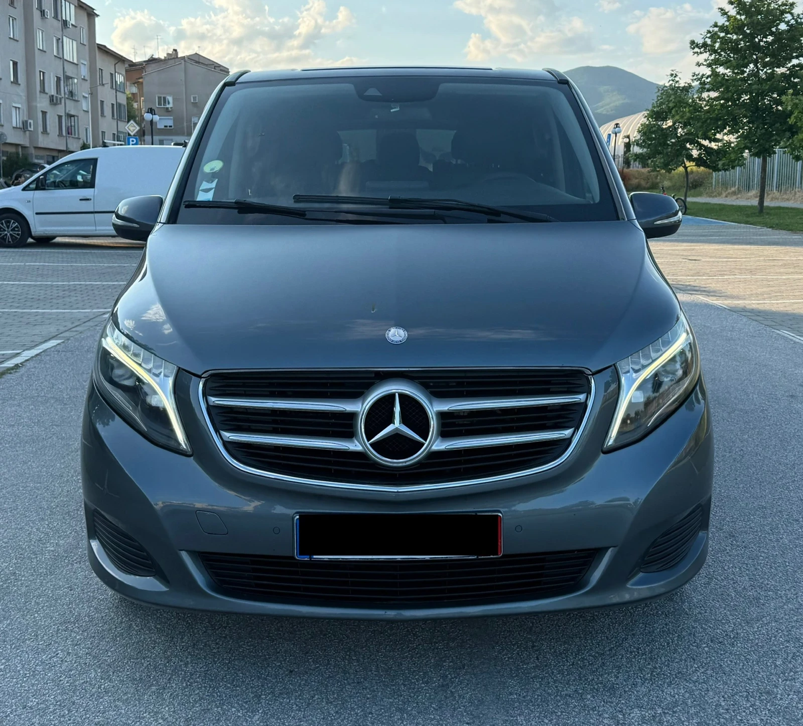 Mercedes-Benz V 220 7+ 1/Ел.врати/Кожа/Навигация/ДЪЛГА БАЗА - изображение 2