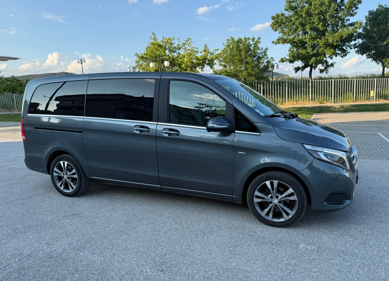 Mercedes-Benz V 220 7+ 1/Ел.врати/Кожа/Навигация/ДЪЛГА БАЗА - изображение 9