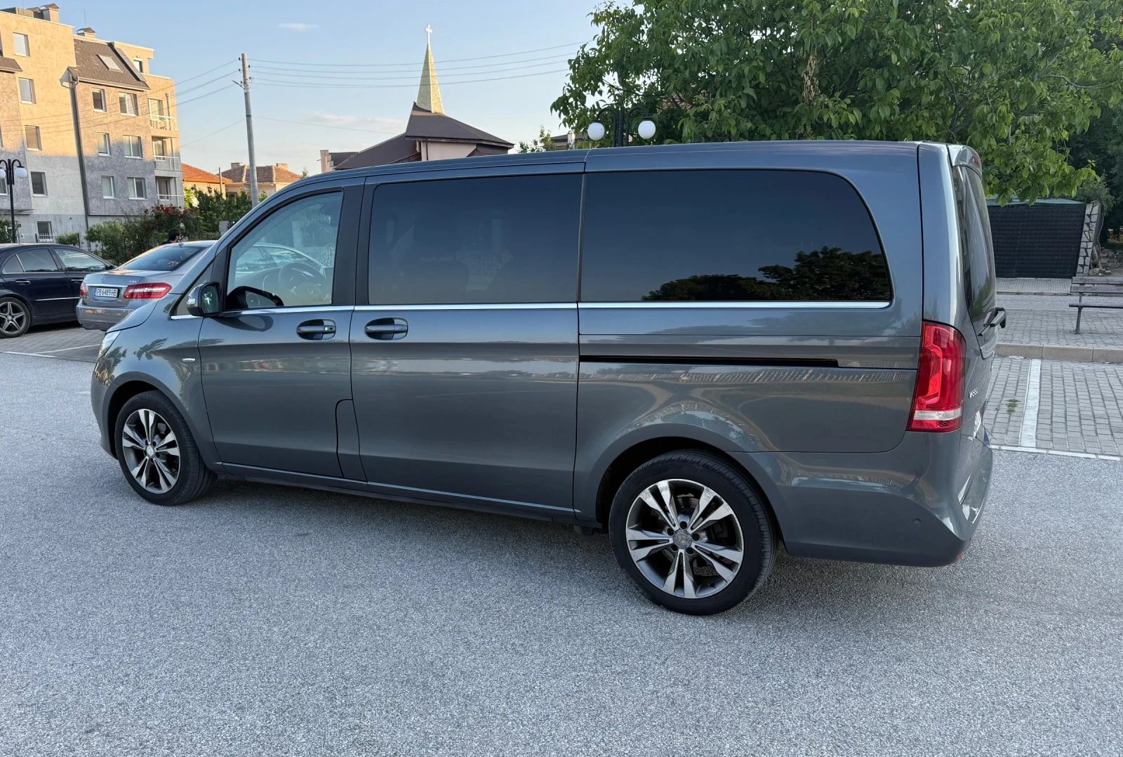 Mercedes-Benz V 220 7+ 1/Ел.врати/Кожа/Навигация/ДЪЛГА БАЗА - изображение 4