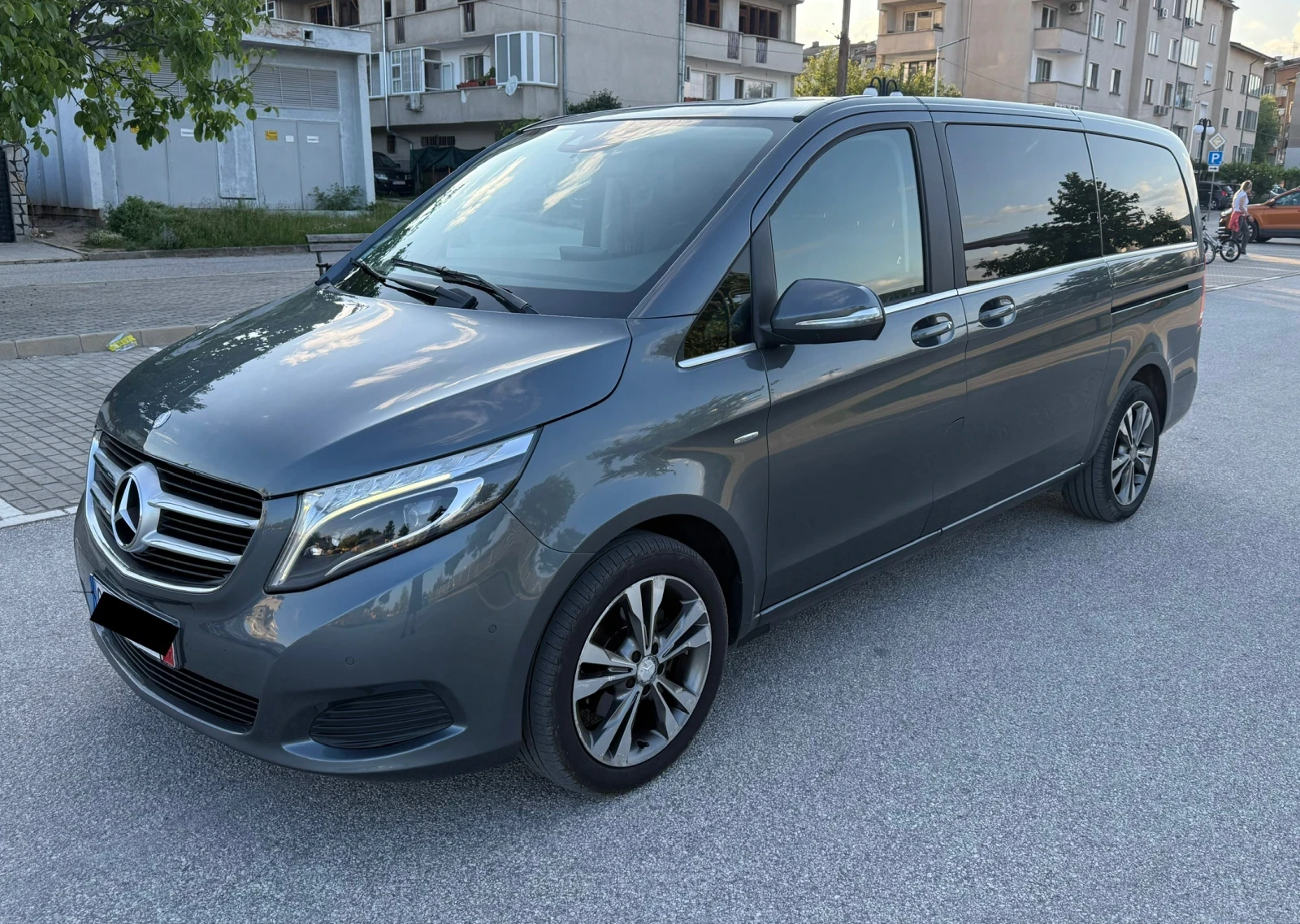 Mercedes-Benz V 220 7+ 1/Ел.врати/Кожа/Навигация/ДЪЛГА БАЗА - изображение 7