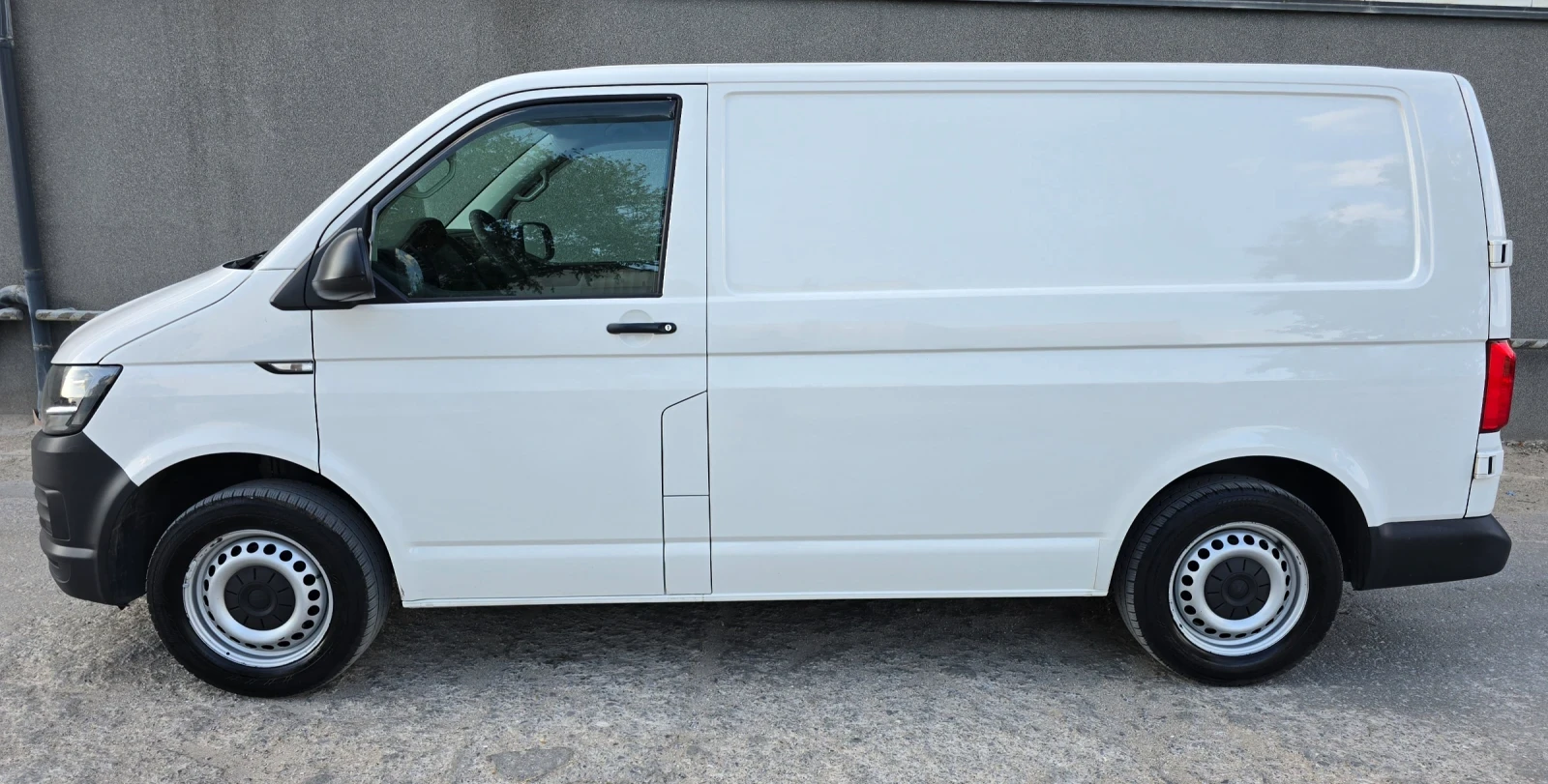 VW Transporter T6 2.0 TDI  - изображение 6