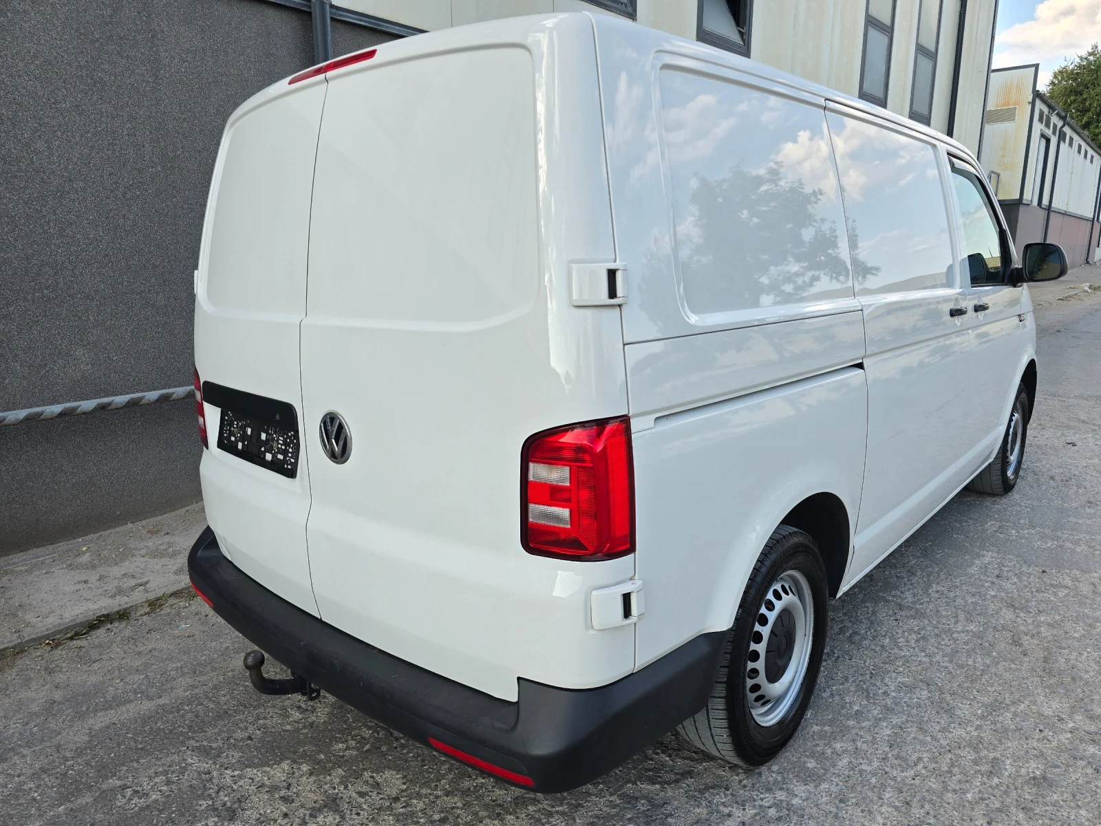 VW Transporter T6 2.0 TDI  - изображение 3
