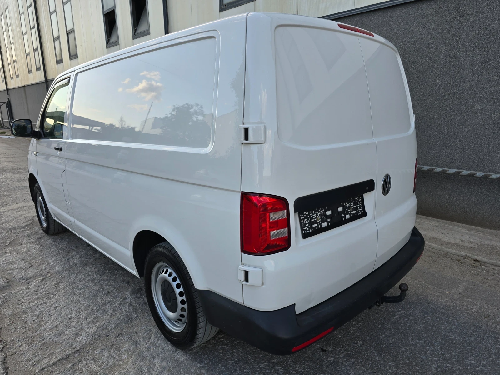 VW Transporter T6 2.0 TDI  - изображение 4