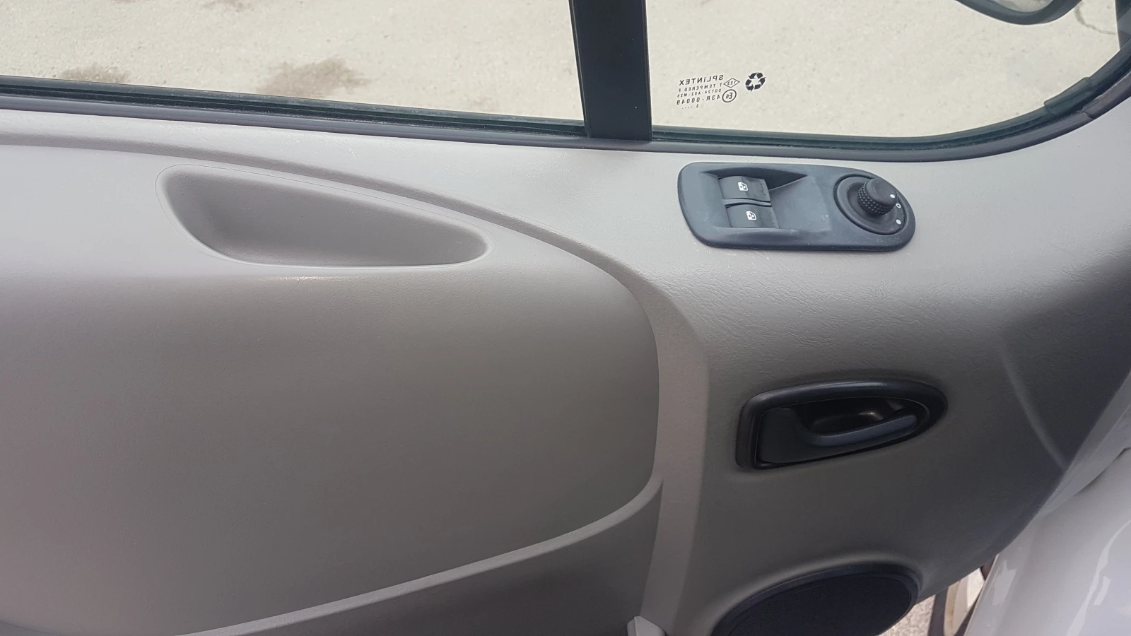 Renault Trafic 2.0 DCI 90кс - изображение 9