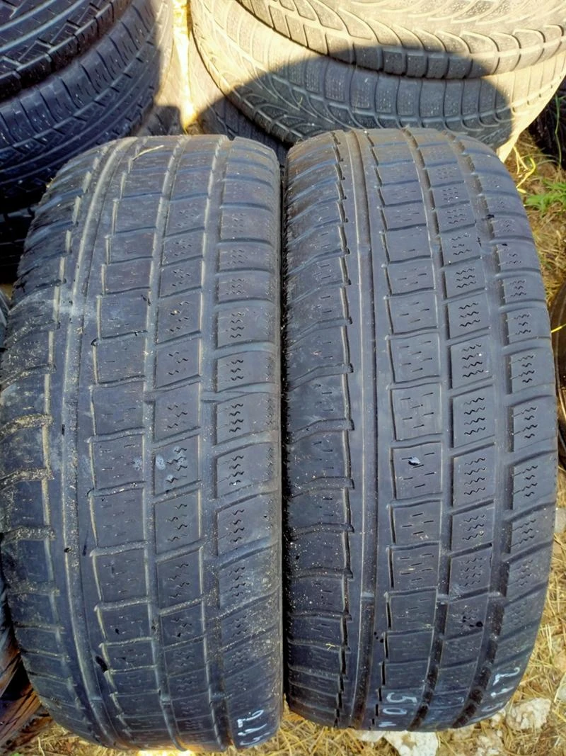 Гуми Зимни 215/65R16, снимка 1 - Гуми и джанти - 33892040