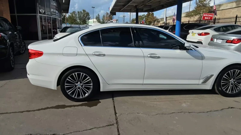 BMW 530 Подгрев* Камера* Keyless* Панорама, снимка 2 - Автомобили и джипове - 48403012