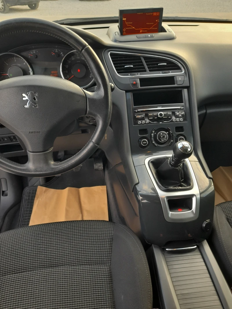 Peugeot 5008, снимка 8 - Автомобили и джипове - 48899670