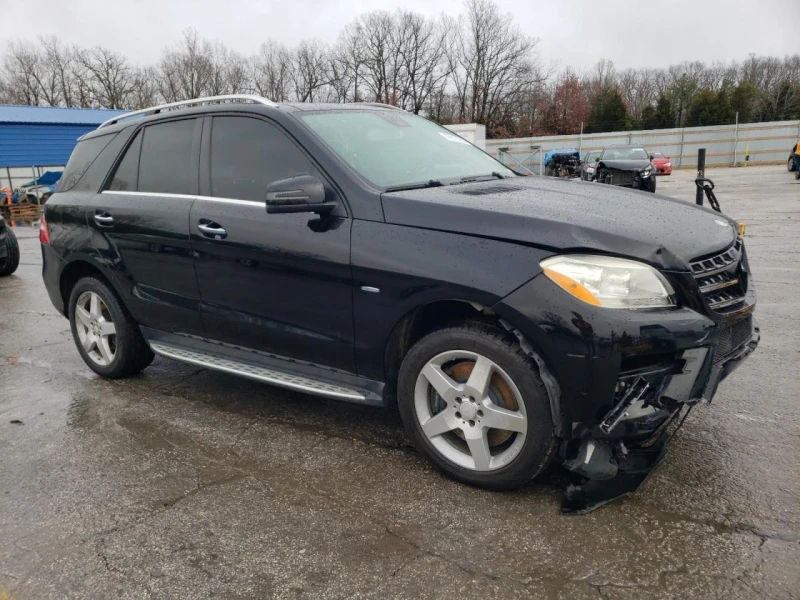 Mercedes-Benz ML 550 AMG Пакет* 4MATIC* Подгрев* З.Камера* Парктроници*, снимка 4 - Автомобили и джипове - 49208062