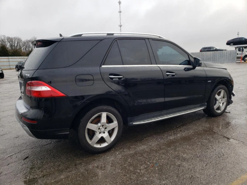 Mercedes-Benz ML 550 AMG Пакет* 4MATIC* Подгрев* З.Камера* Парктроници*, снимка 3 - Автомобили и джипове - 49208062