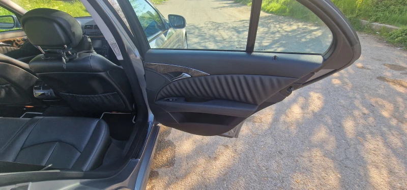 Mercedes-Benz E 350 3.5 CGI Avangard, снимка 12 - Автомобили и джипове - 52568148