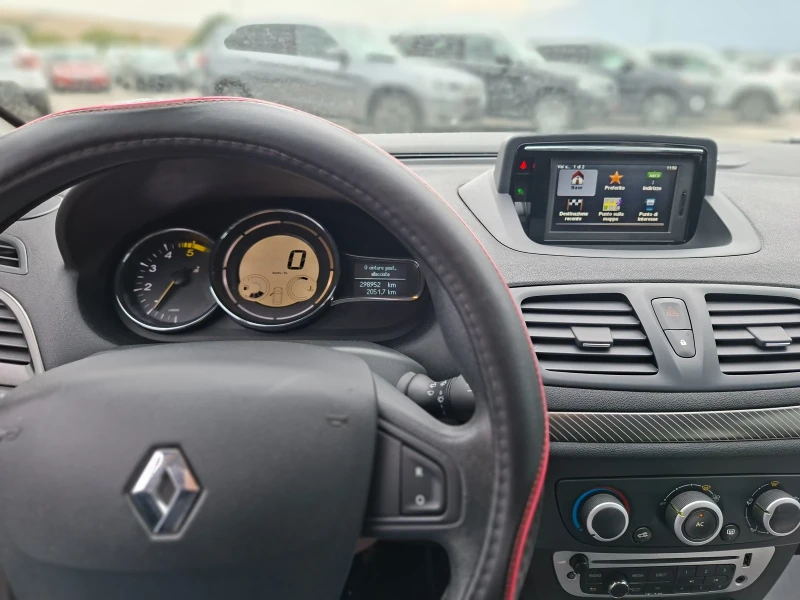 Renault Megane, снимка 10 - Автомобили и джипове - 51682662