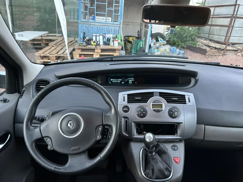 Renault Scenic 1.9 7 местна, снимка 11 - Автомобили и джипове - 52483331