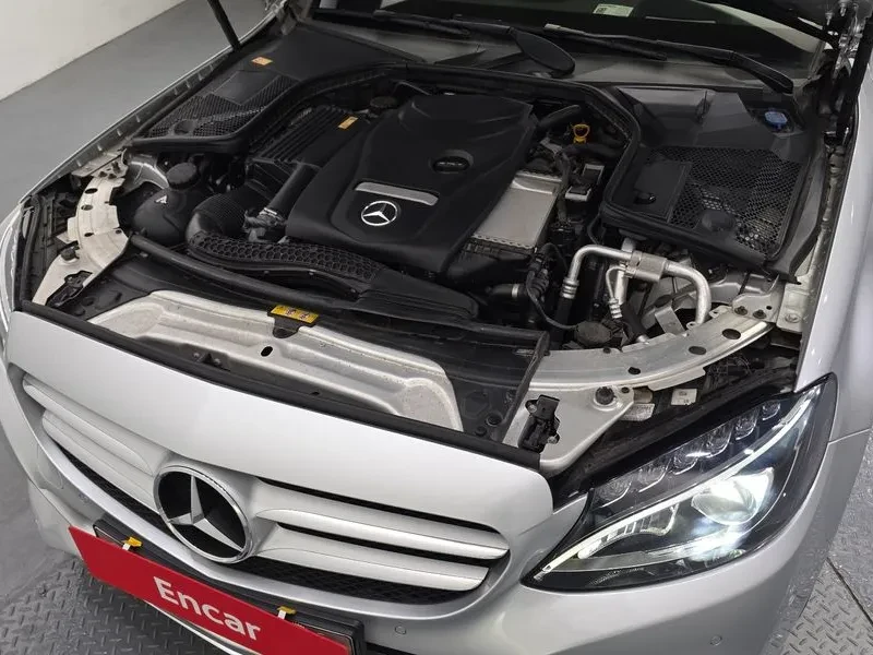 Mercedes-Benz C 200 Avantgarde, снимка 6 - Автомобили и джипове - 56084527