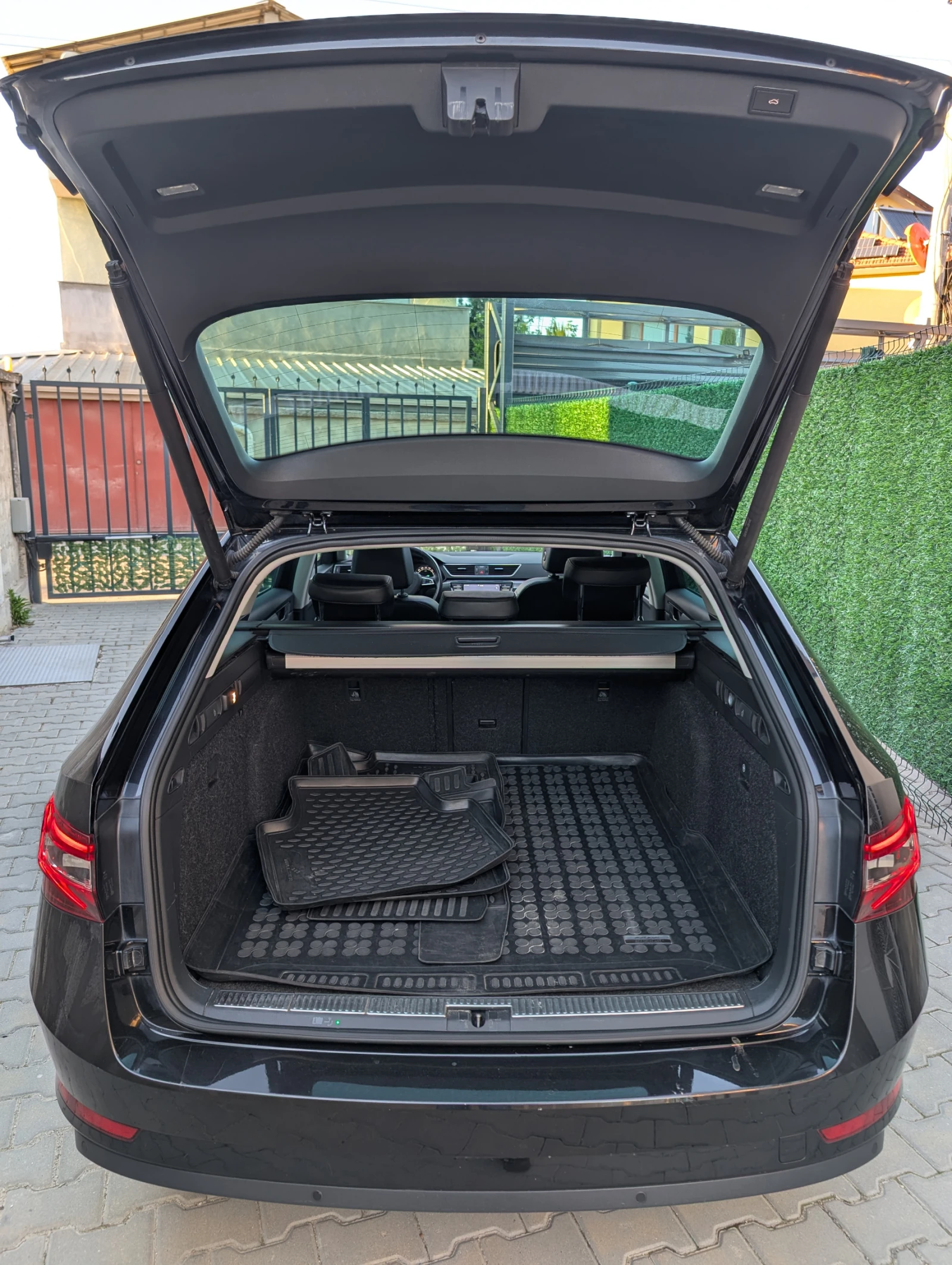 Skoda Superb 2.0TDI 190к.с.* 4х4* ДИСТРОНИК* KEYLESS* CANTON - изображение 8