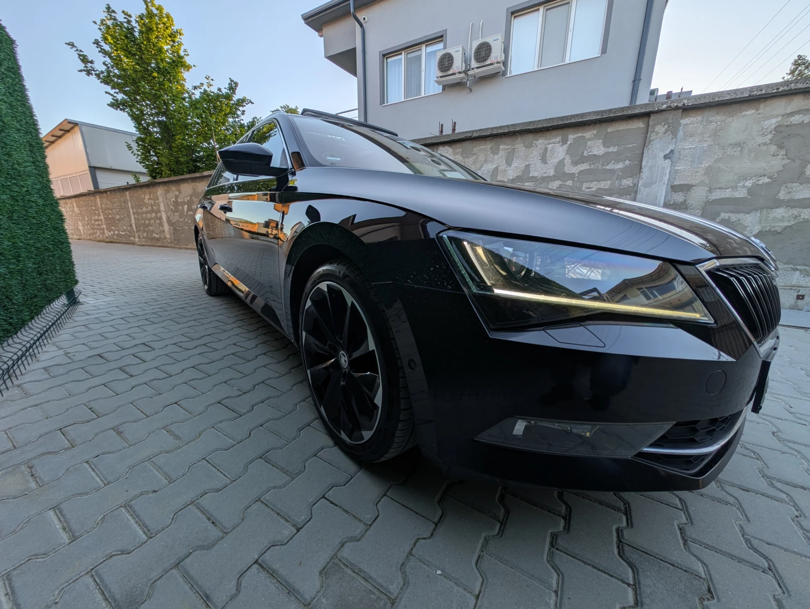 Skoda Superb 2.0TDI 190к.с.* 4х4* ДИСТРОНИК* KEYLESS* CANTON - изображение 2