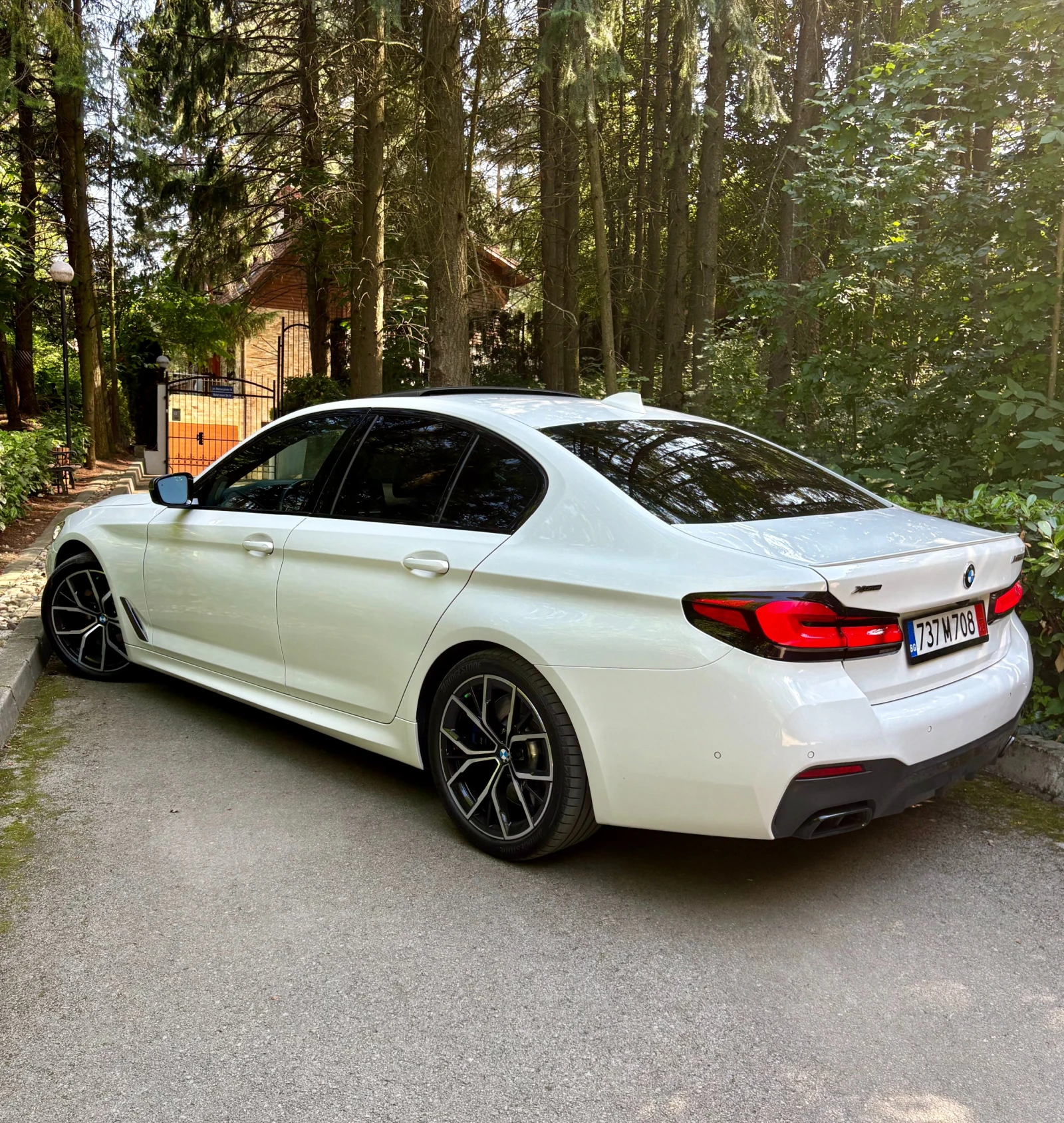 BMW 550 LCI* xDrive* Завиващ заден мост* LED* Масаж* Обдух - изображение 5