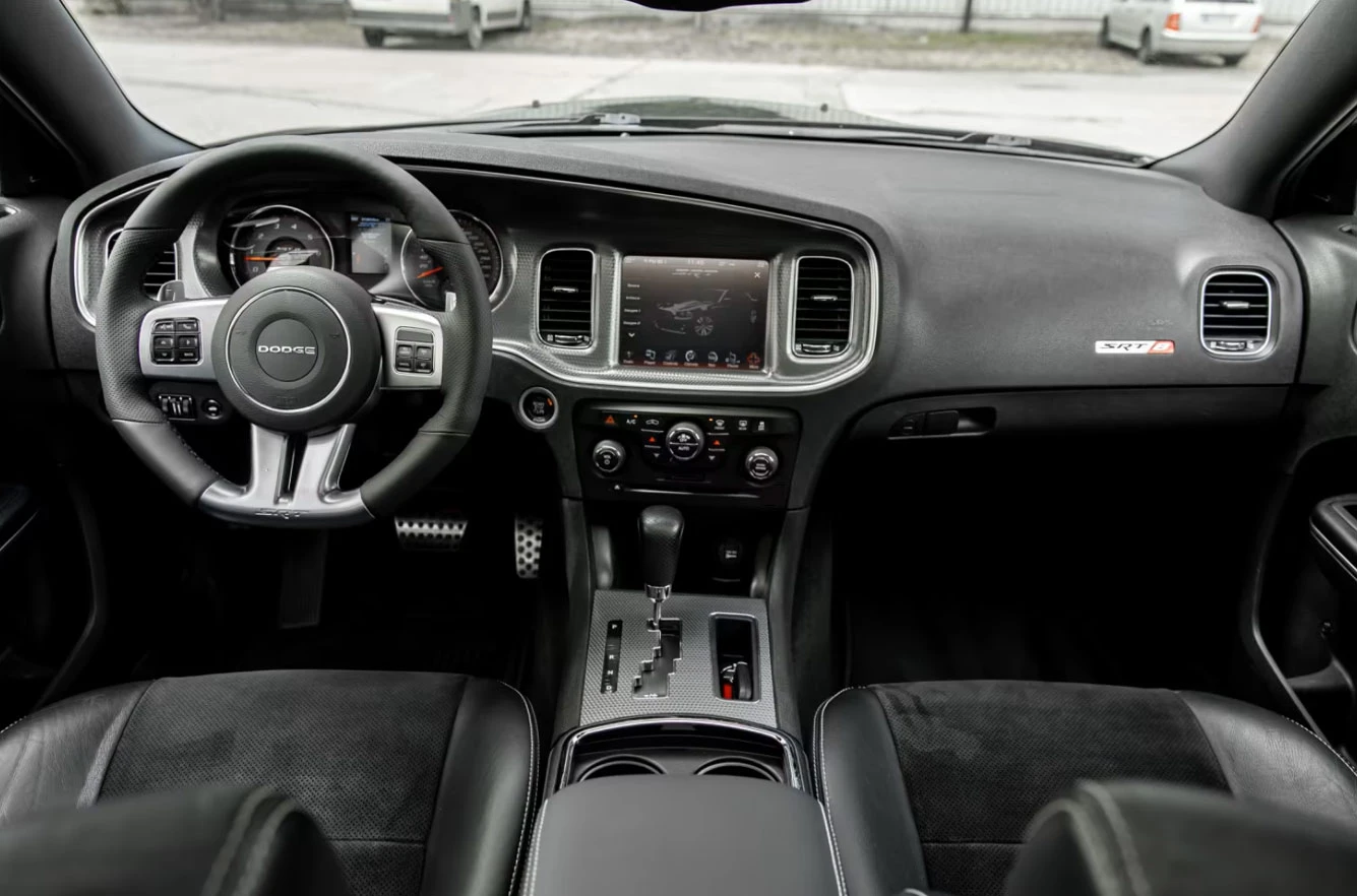 Dodge Charger 6, 4 V8 HEMI SRT8 - изображение 9