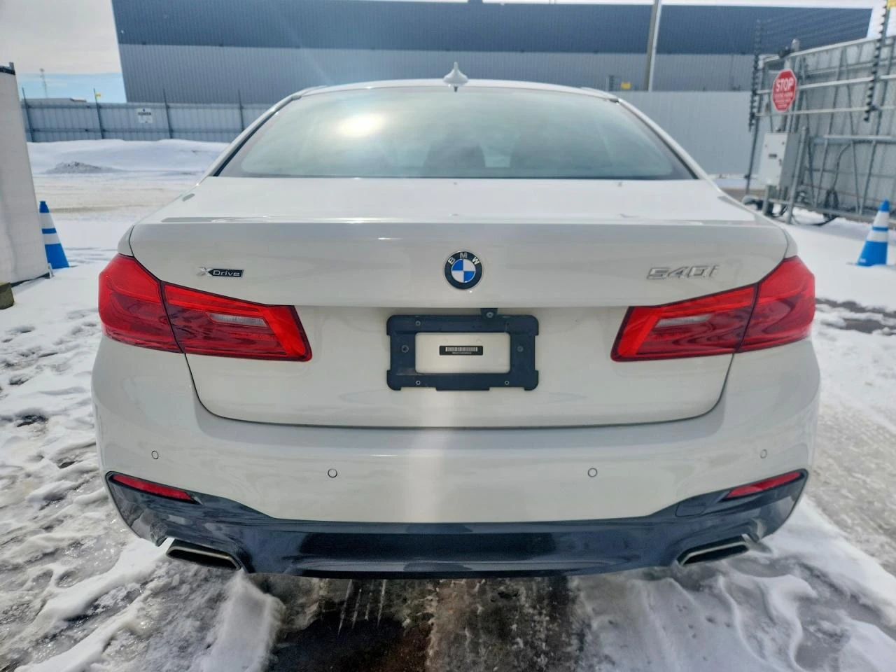 BMW 540 xDrive / M-PKG / H&K / Head-Up / 360 / PANO, снимка 6 - Автомобили и джипове - 54501829