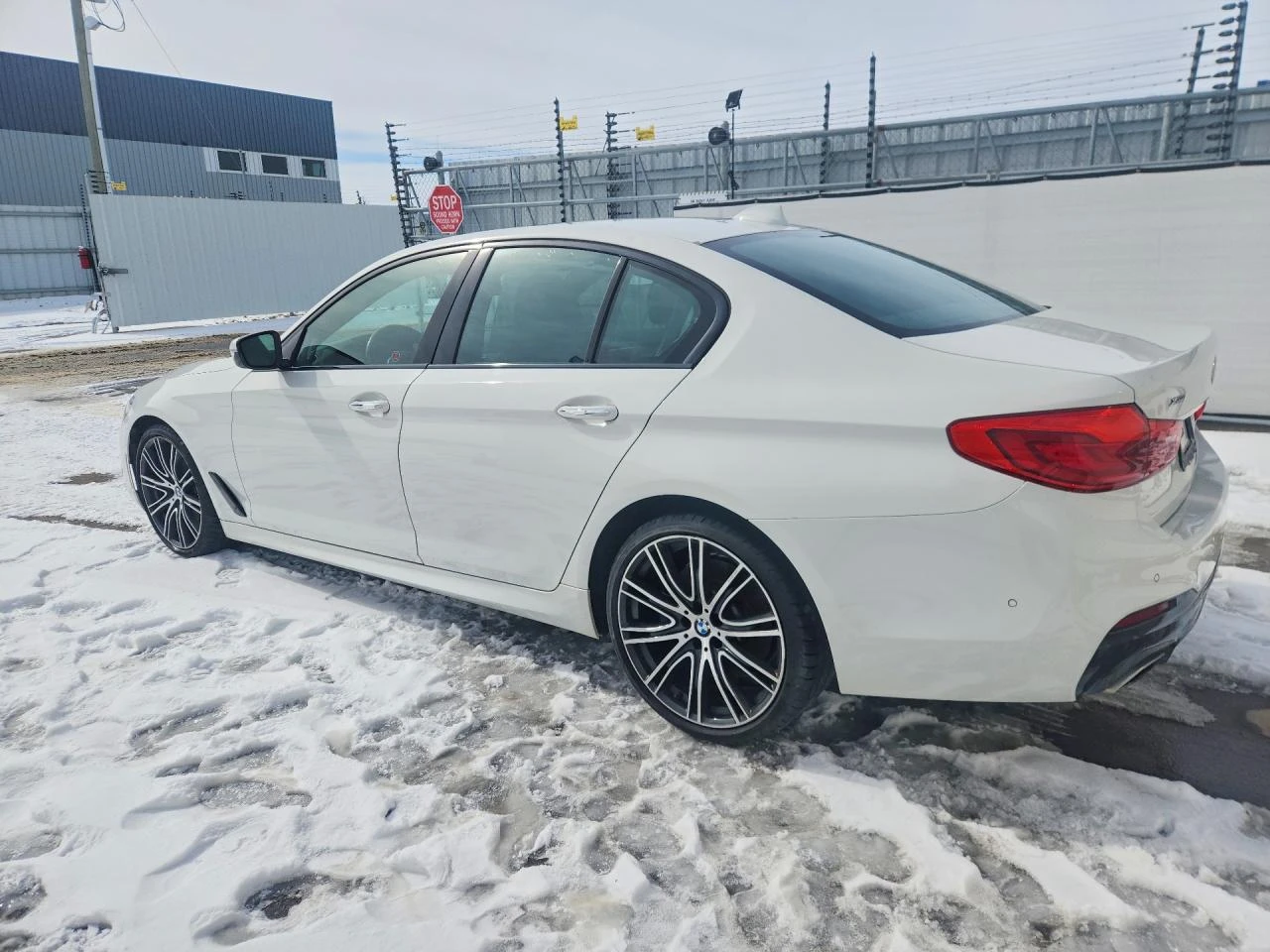 BMW 540 xDrive / M-PKG / H&K / Head-Up / 360 / PANO, снимка 2 - Автомобили и джипове - 54501829