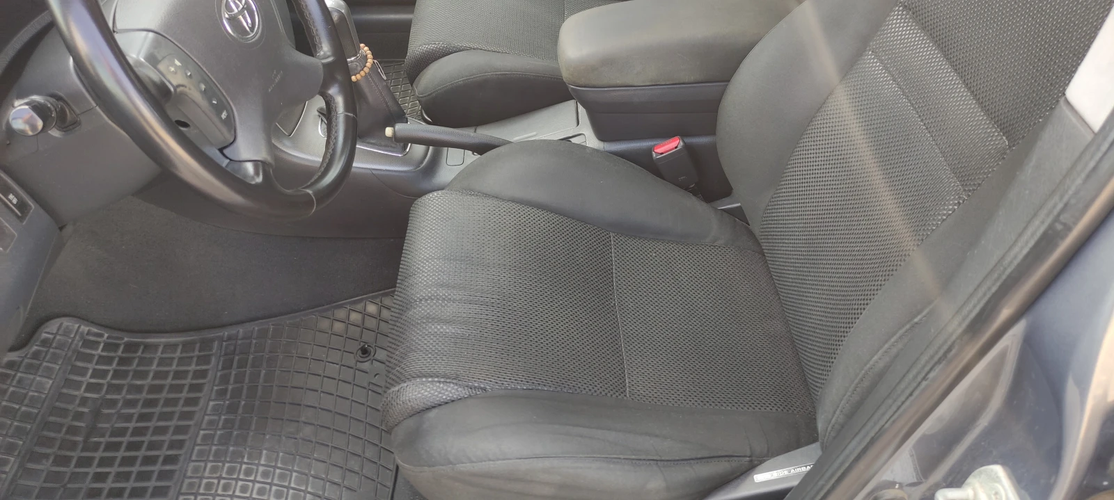 Toyota Avensis 1.8i бензин/газ, снимка 8 - Автомобили и джипове - 55068877