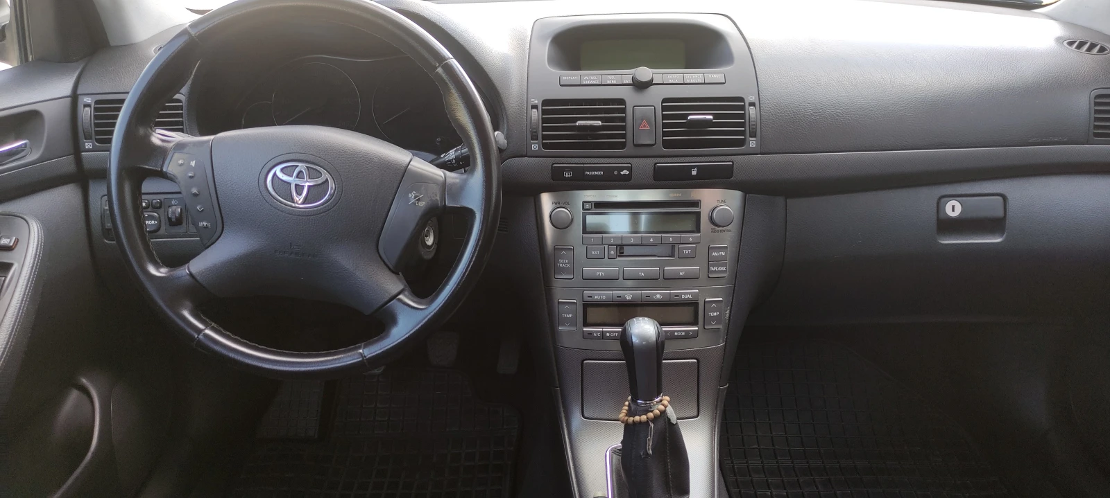 Toyota Avensis 1.8i бензин/газ, снимка 9 - Автомобили и джипове - 55068877