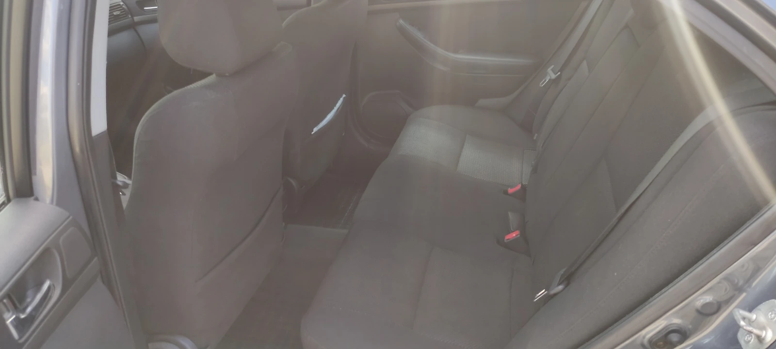 Toyota Avensis 1.8i бензин/газ, снимка 10 - Автомобили и джипове - 55068877