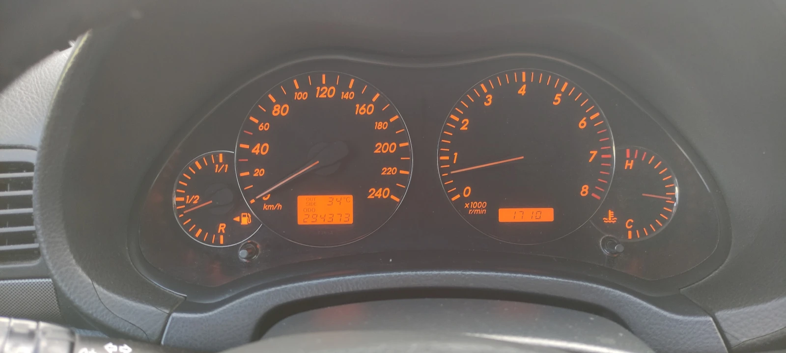 Toyota Avensis 1.8i бензин/газ, снимка 12 - Автомобили и джипове - 55068877