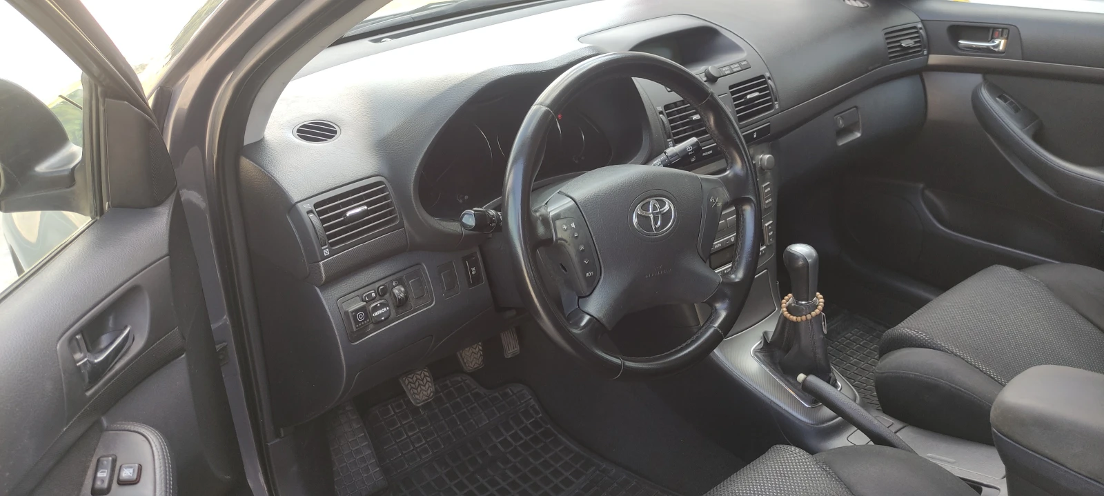 Toyota Avensis 1.8i бензин/газ, снимка 7 - Автомобили и джипове - 55068877