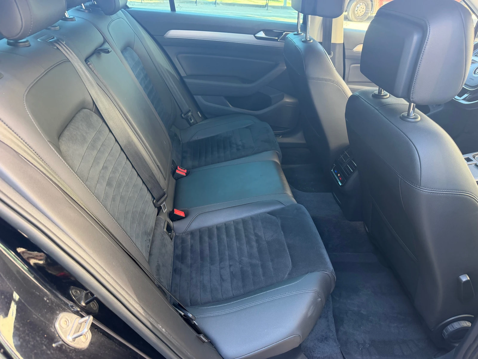 VW Passat 2.0TDI / DSG / Highline, снимка 12 - Автомобили и джипове - 56213053