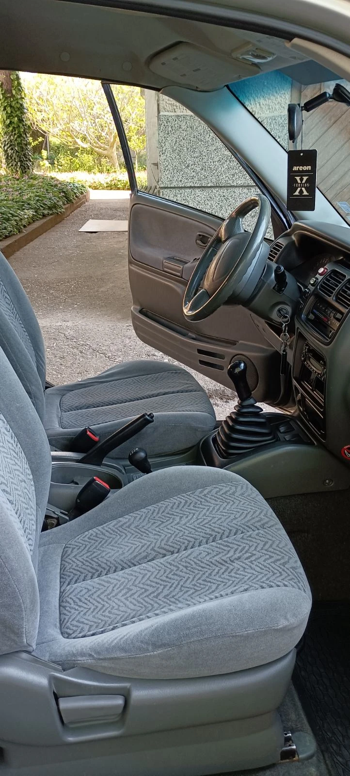 Suzuki Grand vitara 1.6, снимка 8 - Автомобили и джипове - 54526898