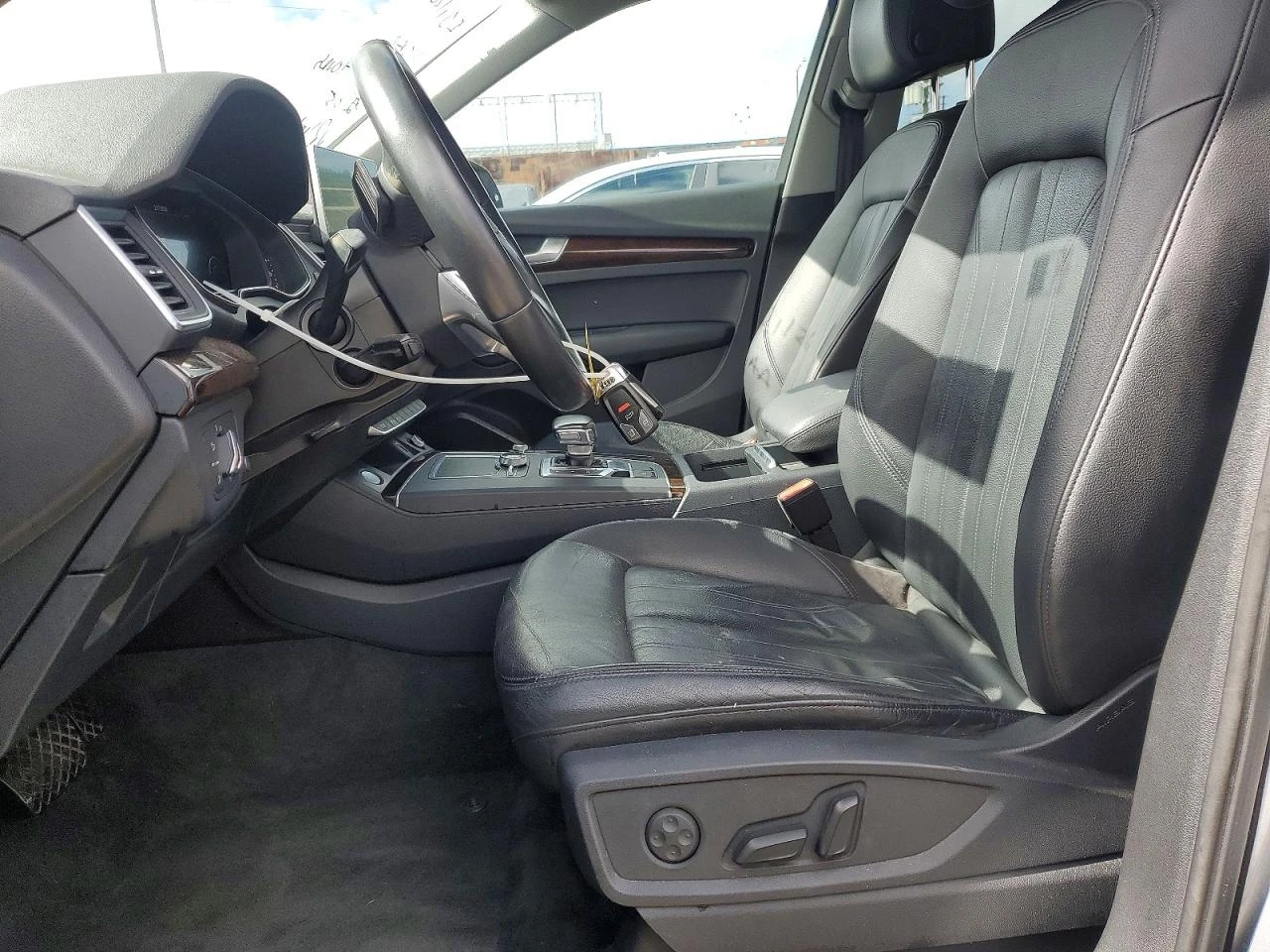 Audi Q5 PREMIUM* ДИГИТАЛНО* ТАБЛО* KEYLESS* КОЖА* ПОДГРЕВ*, снимка 8 - Автомобили и джипове - 53998538