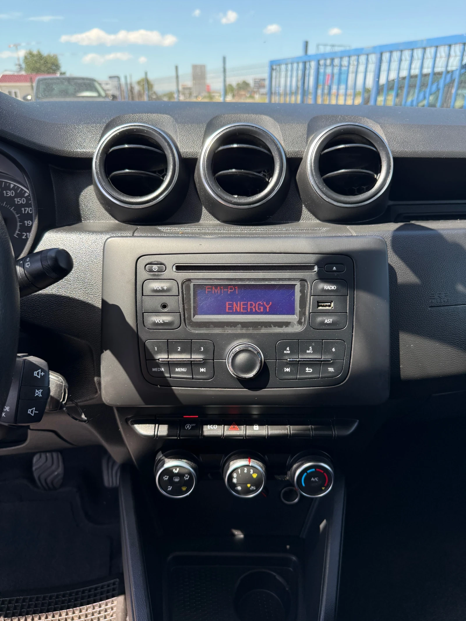 Dacia Duster 1.6 GPL, снимка 11 - Автомобили и джипове - 54720445