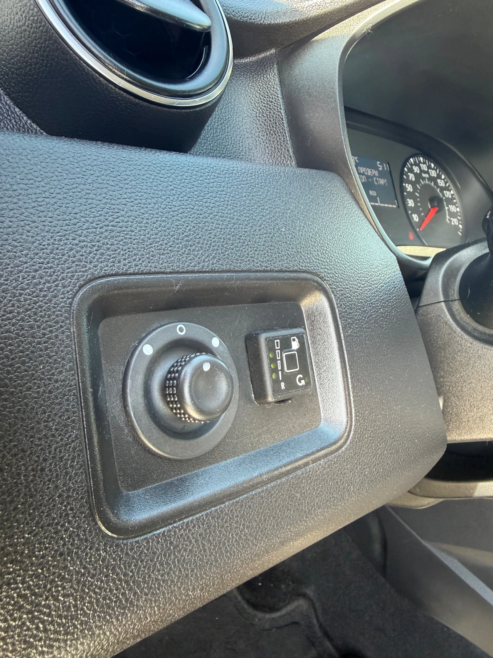 Dacia Duster 1.6 GPL, снимка 12 - Автомобили и джипове - 54720445