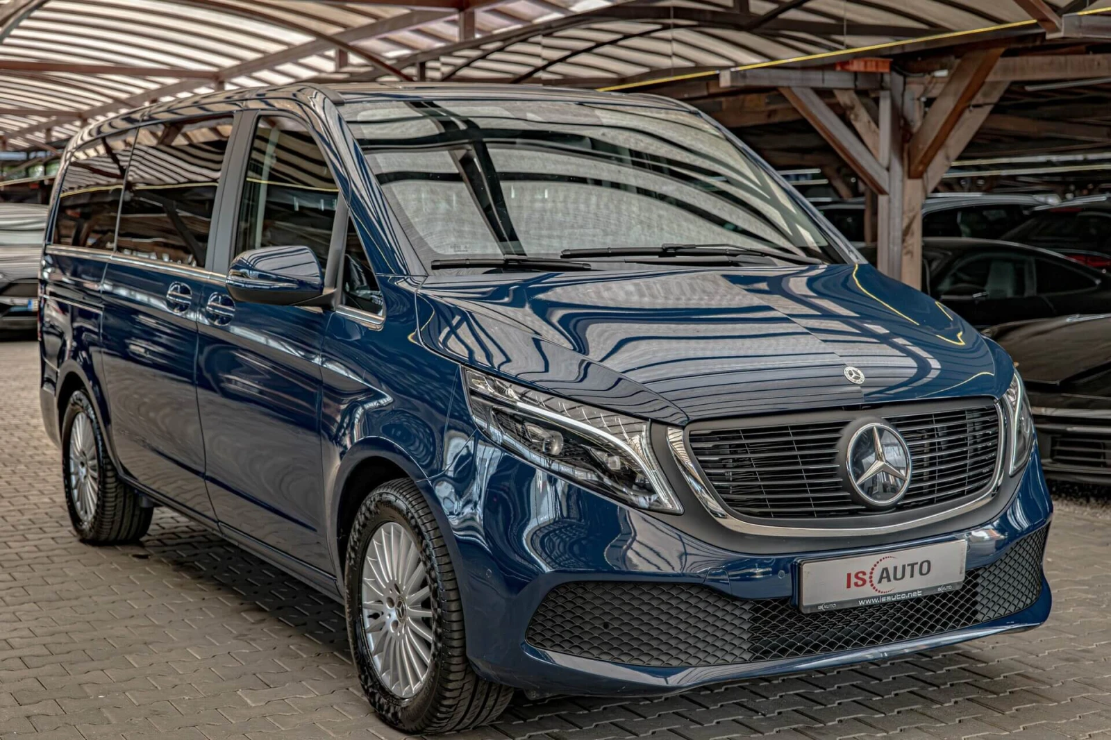 Mercedes-Benz EQV 300/LONG/Avantgarde Line/PDC/Thermotronic/100kWh, снимка 2 - Автомобили и джипове - 54896609