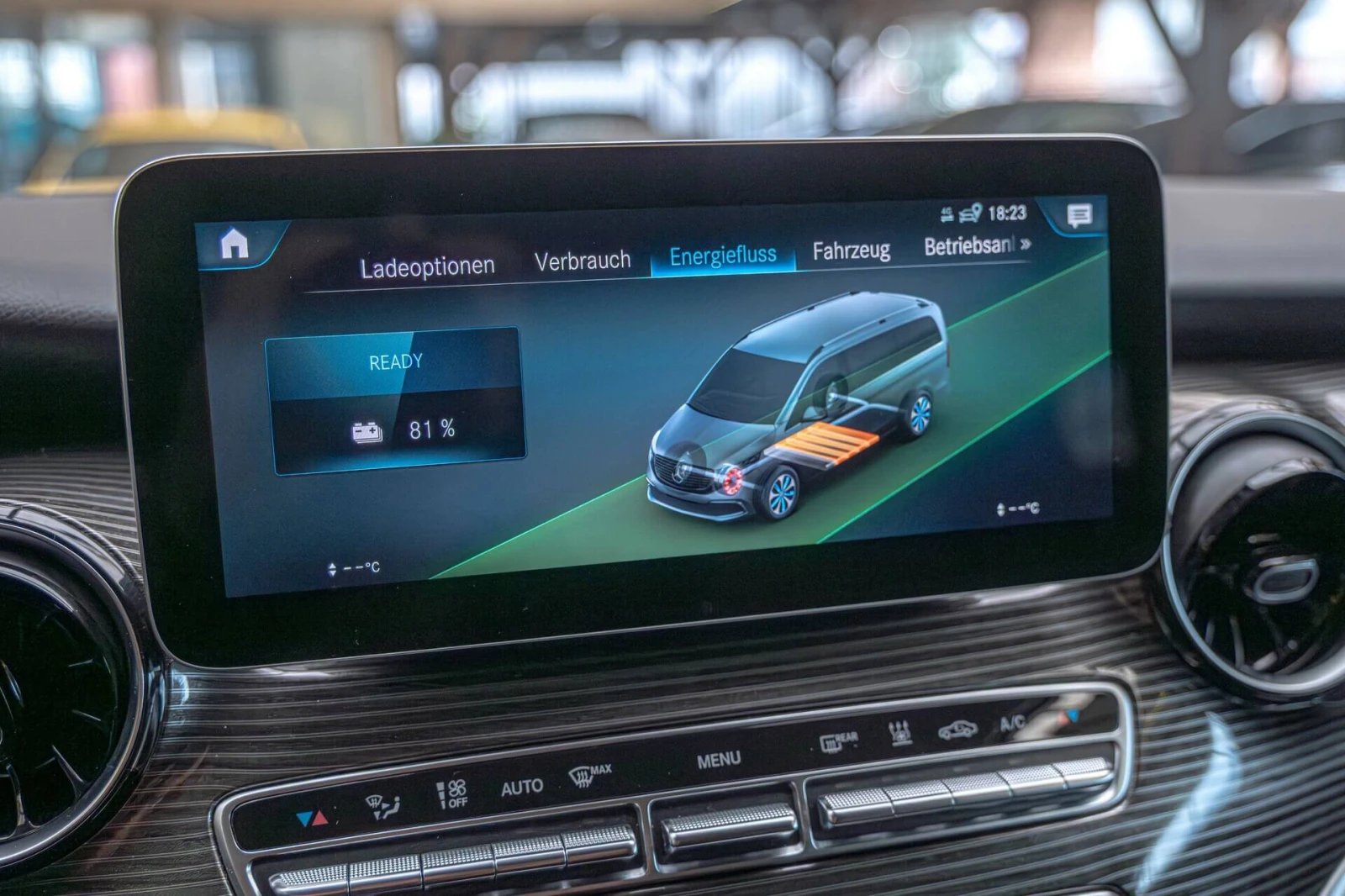 Mercedes-Benz EQV 300/LONG/Avantgarde Line/PDC/Thermotronic/100kWh, снимка 12 - Автомобили и джипове - 54896609