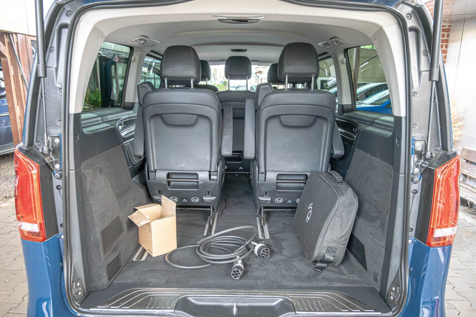 Mercedes-Benz EQV 300/LONG/Avantgarde Line/PDC/Thermotronic/100kWh, снимка 14 - Автомобили и джипове - 54896609