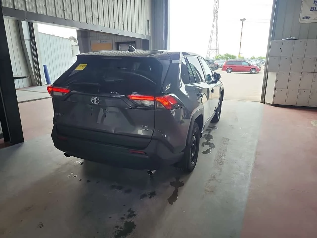 Toyota Rav4 * LE * CARFAX * БЕЗ ПЪРВОНАЧАЛНА ВНОСКА, снимка 3 - Автомобили и джипове - 55444166