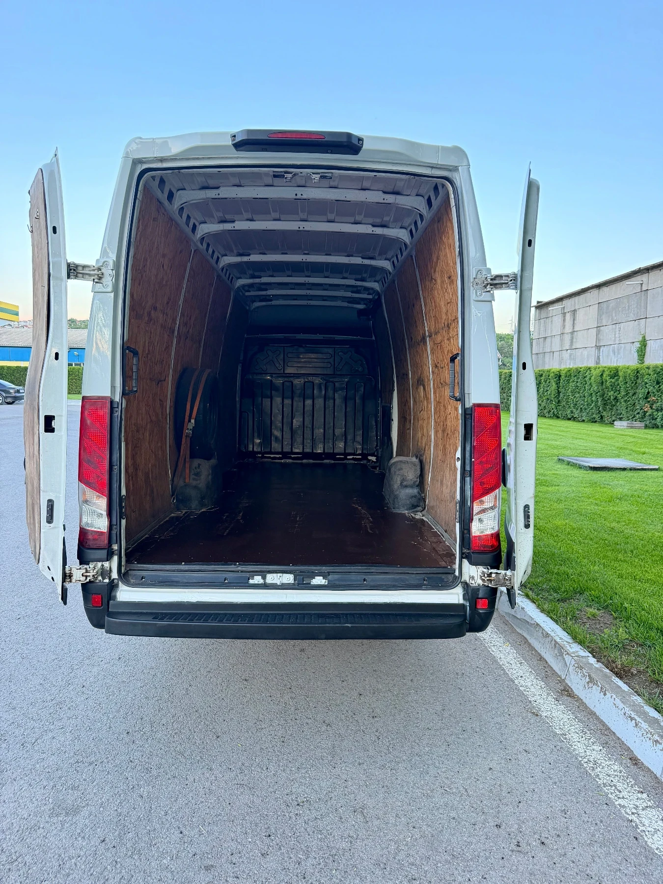 Iveco Daily НАЛИЧЕН!!!МАКСИ!!!КЛИМАТИК!!!ТОП СЪСТОЯНИЕ!!!, снимка 5 - Бусове и автобуси - 54552640