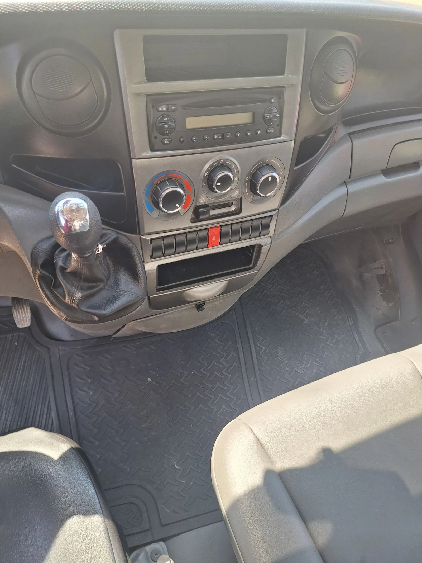 Iveco Daily 35/150-3000дизел Внос Швеюцария122хил. км., снимка 13 - Бусове и автобуси - 54735409