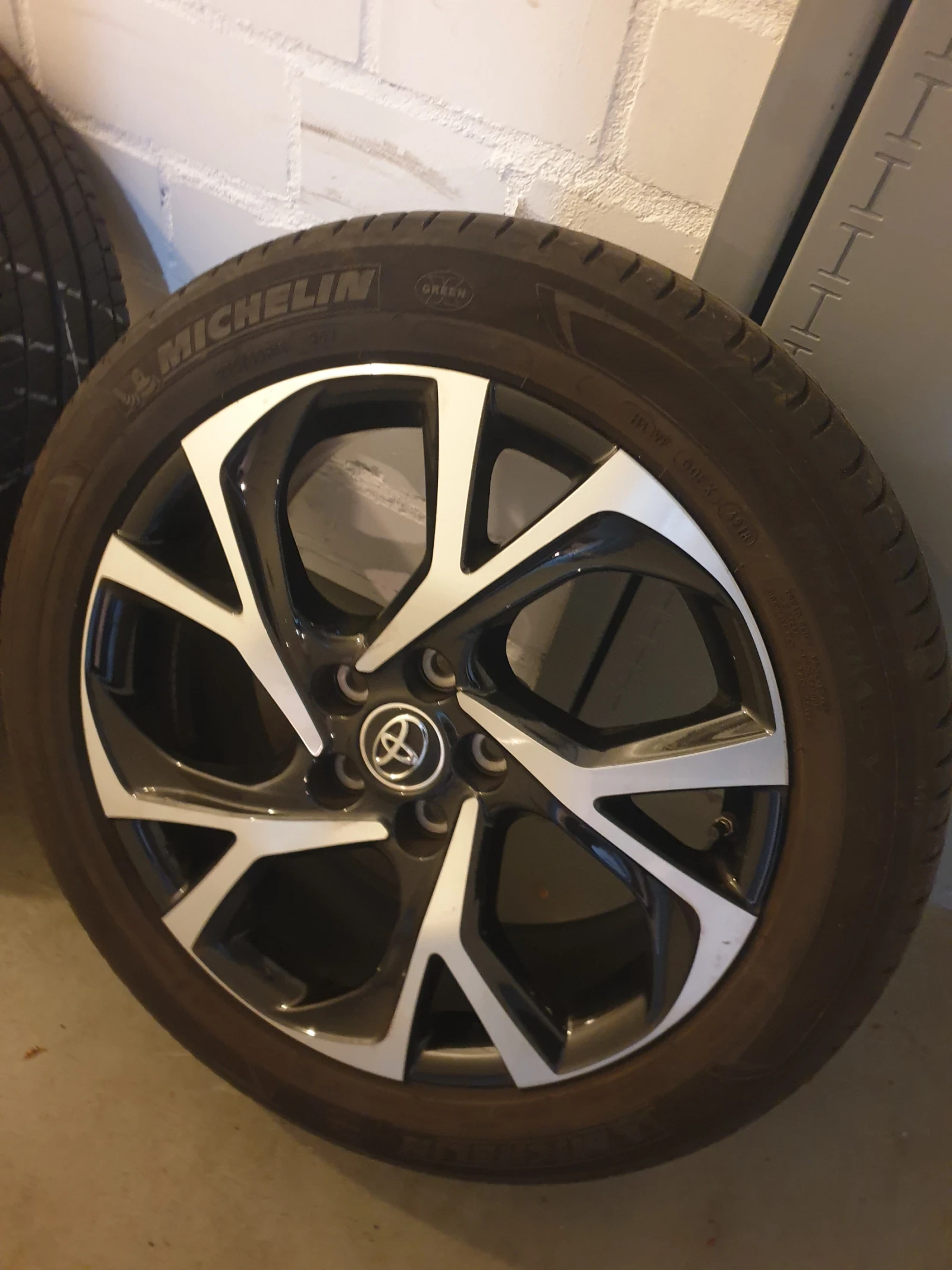 Гуми с джанти Michelin 225/50R18, снимка 2 - Гуми и джанти - 55168170