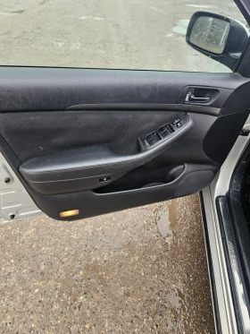 Toyota Avensis - 2650 € / 5182.95 лв. - 21408027 6