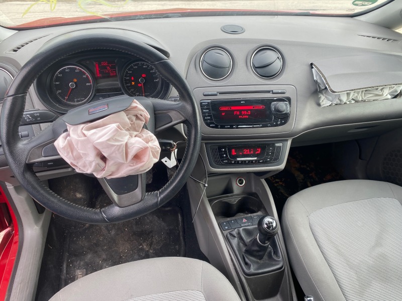 Seat Ibiza 1.2i, снимка 9 - Автомобили и джипове - 45100159