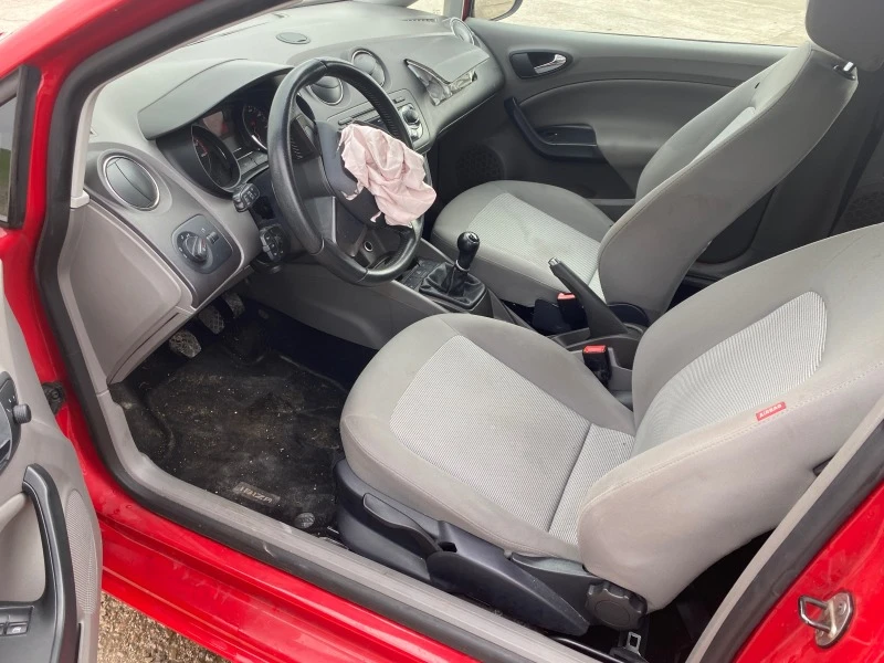 Seat Ibiza 1.2i, снимка 8 - Автомобили и джипове - 45100159