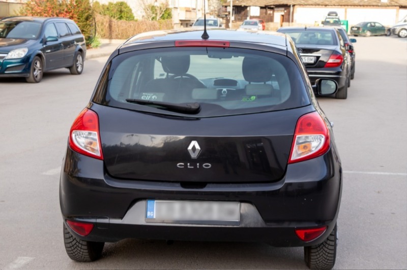 Renault Clio, снимка 4 - Автомобили и джипове - 45841188
